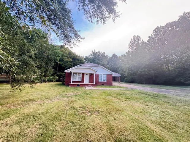 410 W  Calhoun St, Bruce, MS 38915