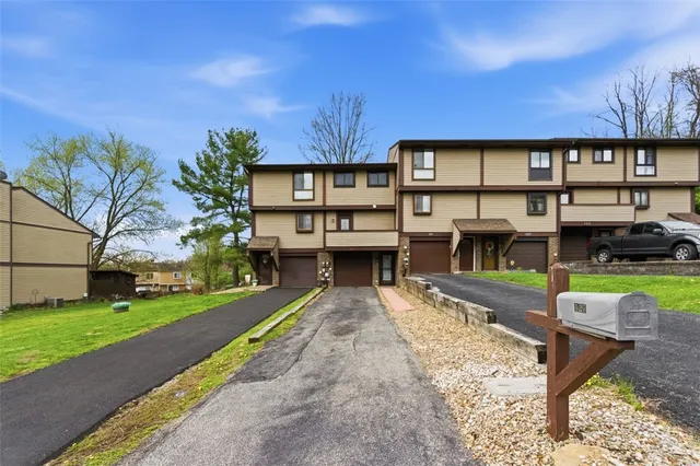 127 Lebeouf Dr, New Kensington, PA 15068