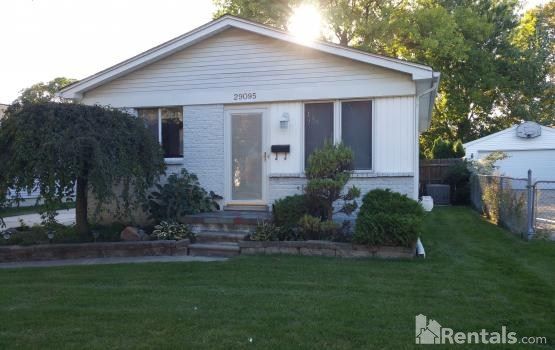 29095 Congress St, Roseville, MI 48066