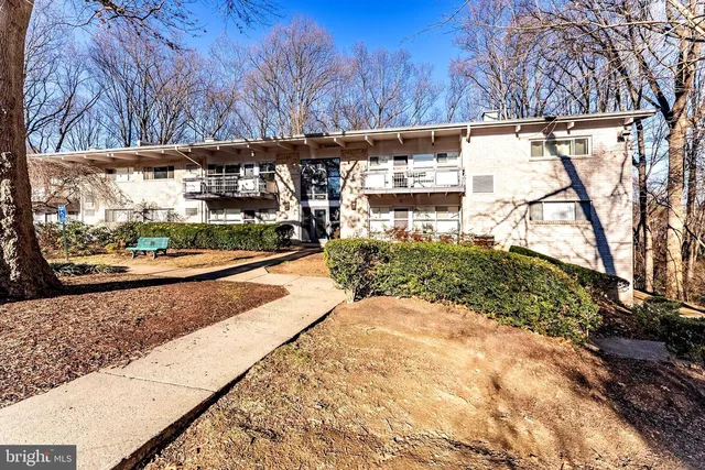 7758 Donnybrook Ct #203, Annandale, VA 22003