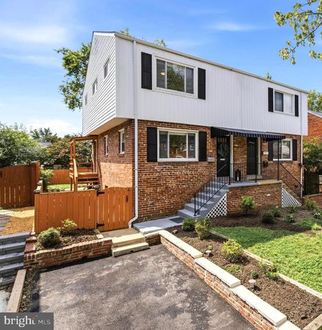11 E  Myrtle St #1/2, Alexandria, VA 22301