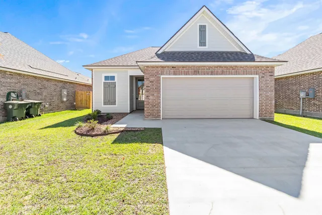 3060 Southern Trace Dr, Lake Charles, LA 70607