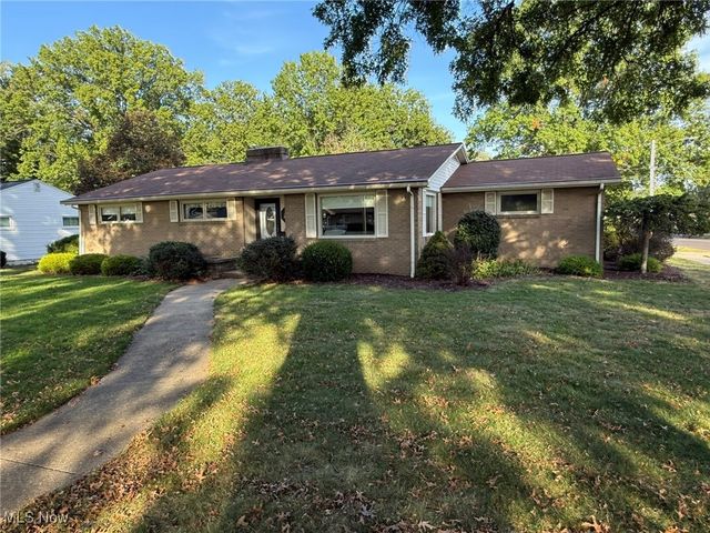 221 S  James St, Dover, OH 44622