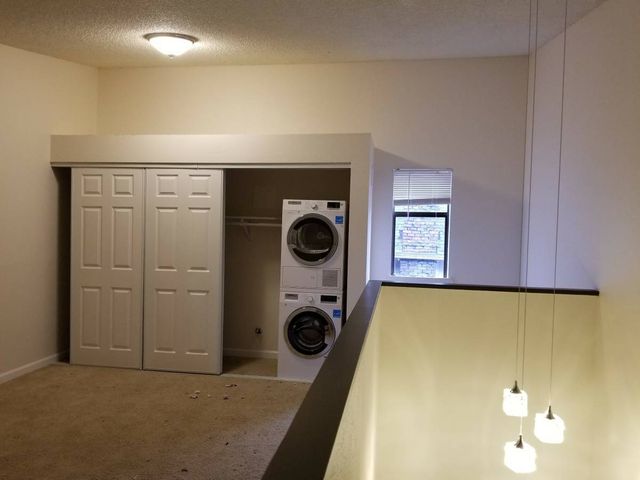 5231 22nd Ave  NE #5, Seattle, WA 98105