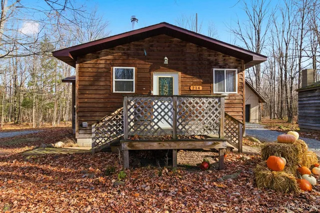 214 County Road Kci Rd, Marquette, MI 49855