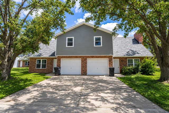 1913 Greenleaves Ct, Columbia, MO 65201