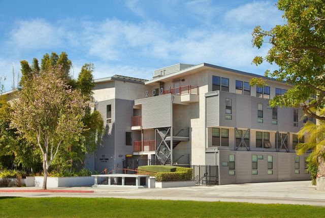2001 Olympic Blvd, Santa Monica, CA 90404