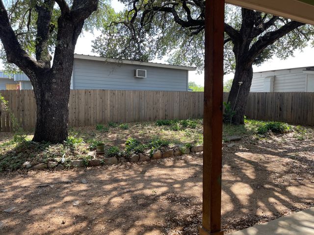 108 Highland Loop, Kingsland, TX 78639