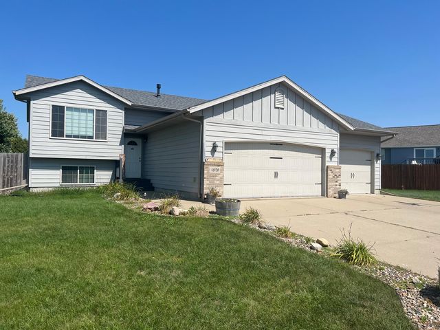 4829 S  Wilson Ave, Sioux Falls, SD 57106