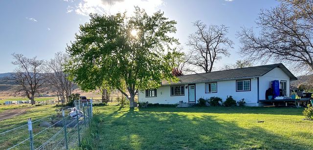 11820 Old Highway 99 S, Grenada, CA 96038