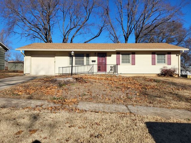 3300 SW 30th Ter, Topeka, KS 66614