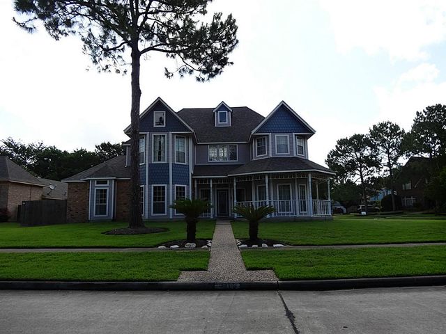 1110 Lake Country Dr, Seabrook, TX 77586