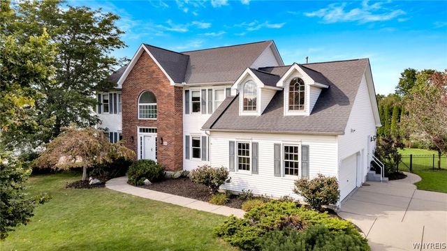 8180 Driftwood Ct, Williamsville, NY 14221