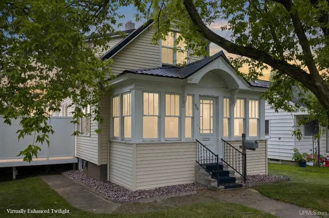 923 Washington Ave, Escanaba, MI 49829