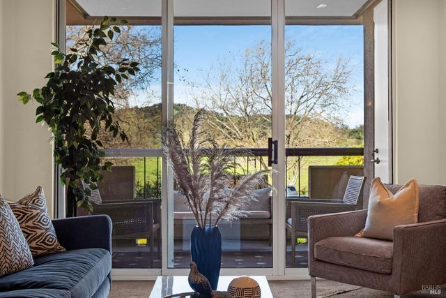 300 Deer Valley Rd #2P, San Rafael, CA 94903