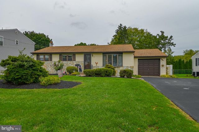 840 Roger Rd, Warminster, PA 18974