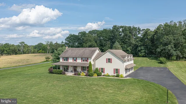 5128 McLean Station Rd, Green Lane, PA 18054
