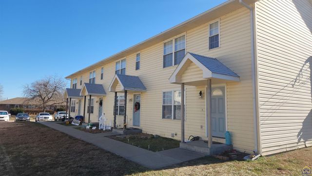 221 Center Dr, Silver Lake, KS 66539
