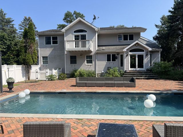 45 Nichols Road, Huntington Station, NY 11746