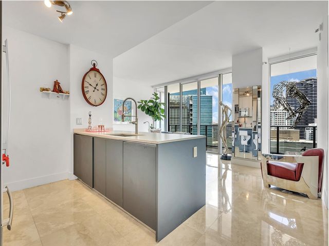 1300 Brickell Bay Dr #3900, Miami, FL 33130