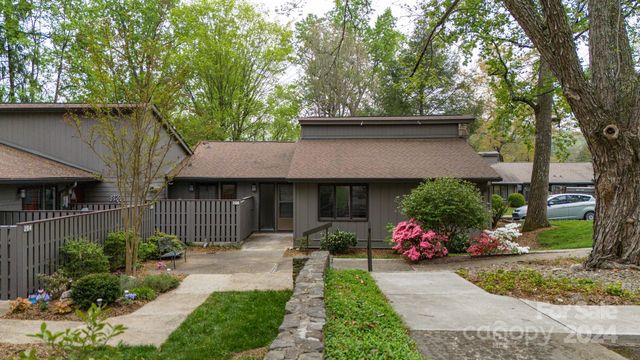 206 Crowfields Dr, Asheville, NC 28803