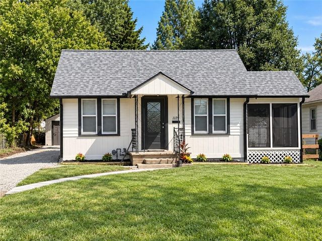 1129 S  Dodgion Ave, Independence, MO 64050