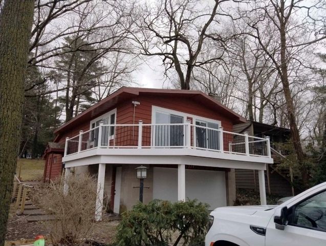 1224 Burlington Dr, Hickory Corners, MI 49060