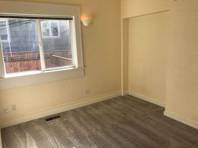 2141 N  61st St #3-B, Seattle, WA 98103