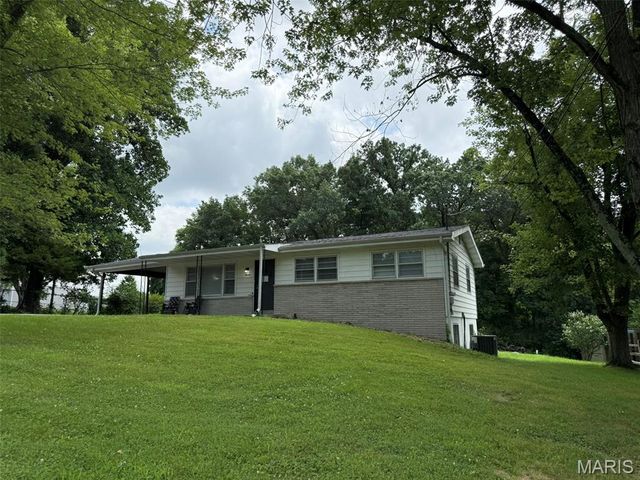 13 White Oak Dr, Saint Peters, MO 63376