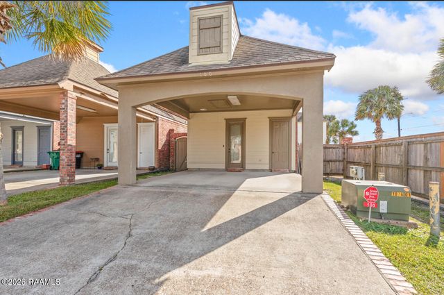 100 Coconut Grove Cir, Lafayette, LA 70508