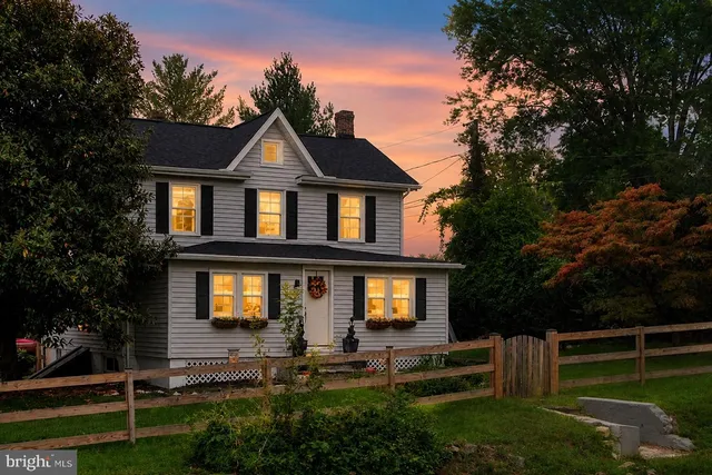 411 E  A St, Purcellville, VA 20132