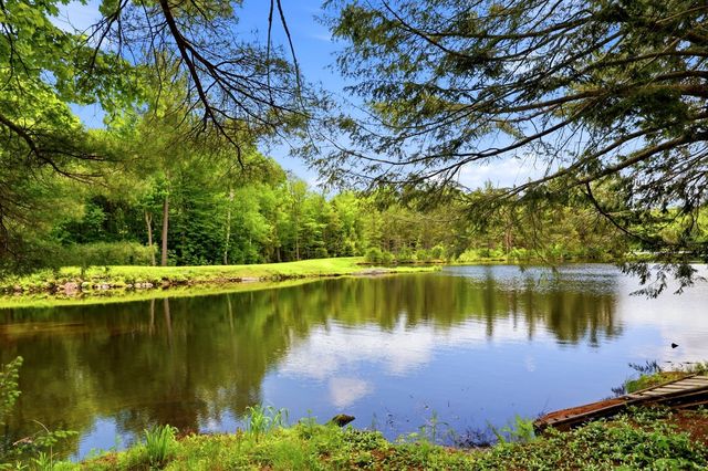 54 Papoose Lake Dr, Heath, MA 01346