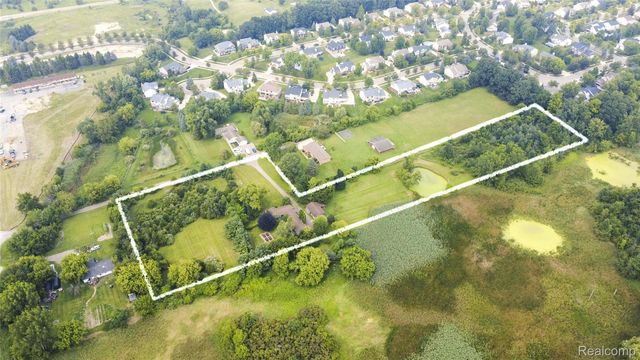 26566 Pontiac Trl, South Lyon, MI 48178