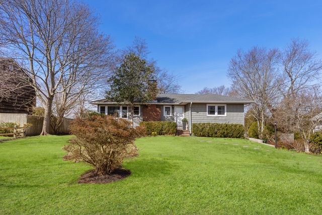43 Ridge Dr, Sag Harbor, NY 11963