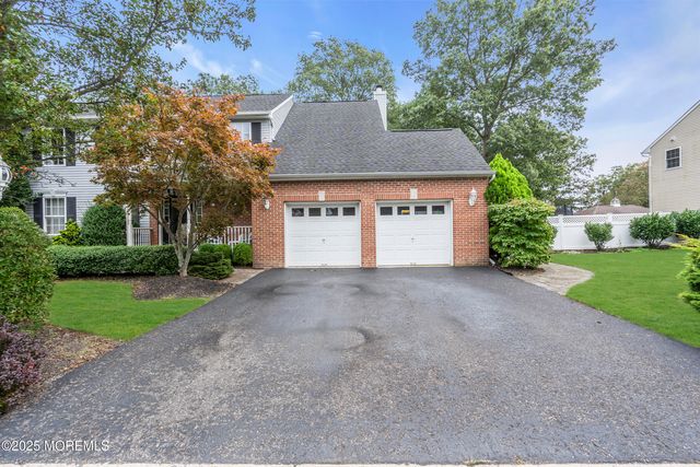 41 Carrie Dr, Howell, NJ 07731