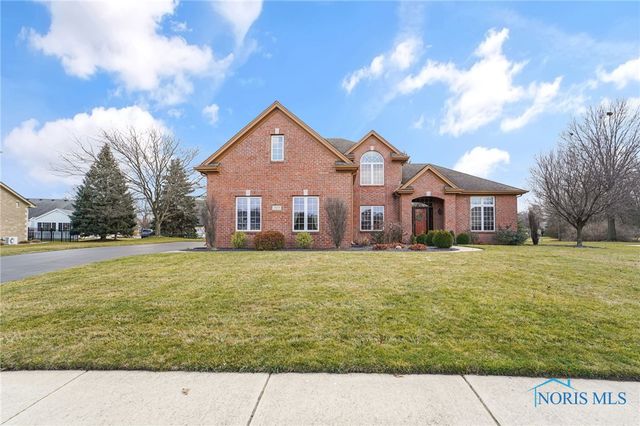7669 Long View Dr, Maumee, OH 43537