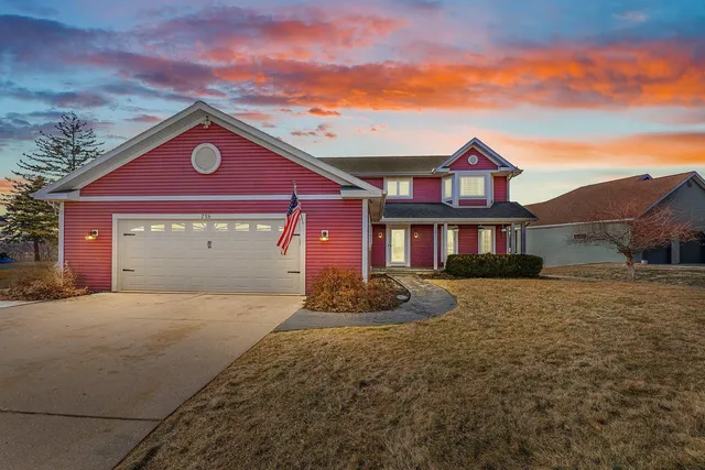 718 Stow St, Horicon, WI 53032