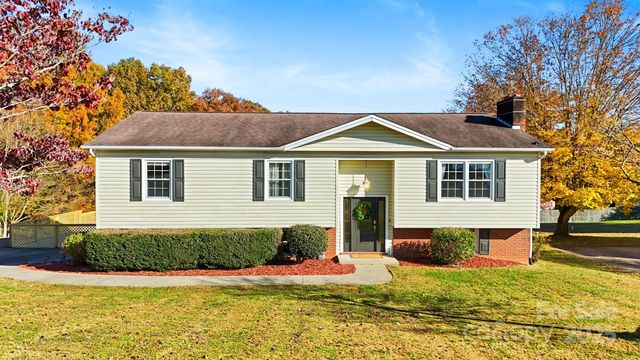 2216 Olde Well Rd, Hudson, NC 28638