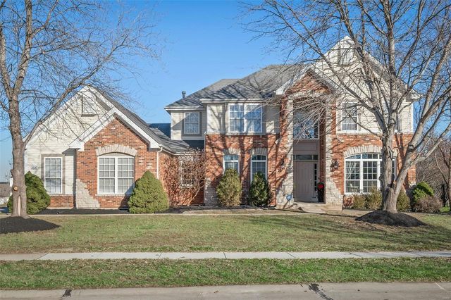 2626 Braemar Pkwy, Lake Saint Louis, MO 63367