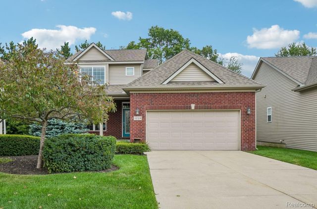 1225 Cambridge Cir, Waterford, MI 48327