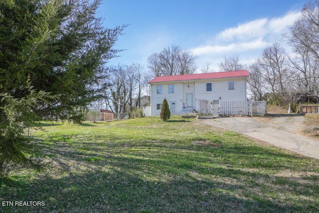611 Black Forest Dr, Maryville, TN 37801