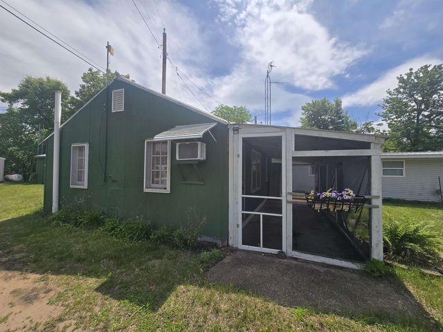 10606 Pine Ln, Bloomington, WI 53804