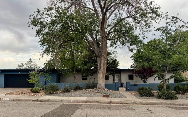 1516 Columbia Dr NE, Albuquerque, NM 87106