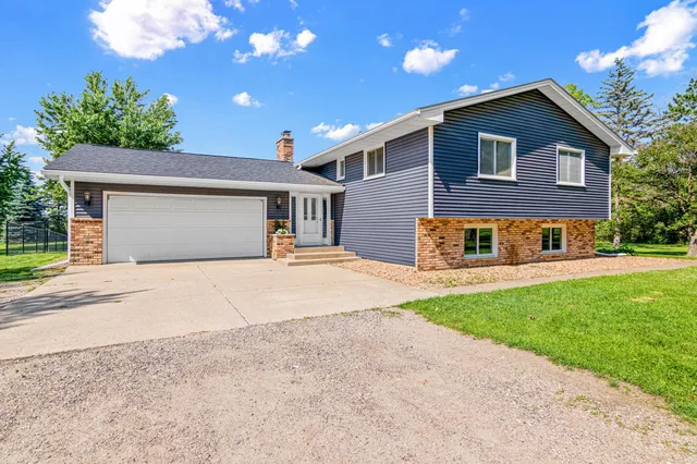23840 County Road 10, Loretto, MN 55357