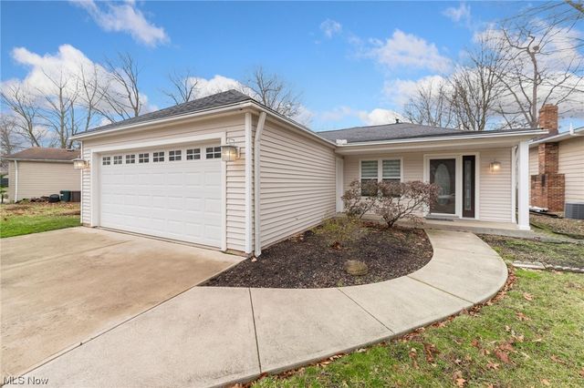586 Forestview Rd, Bay Village, OH 44140