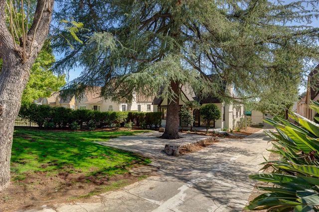 318 W  Altadena Dr, Altadena, CA 91001