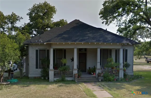108 E  Storey St, San Saba, TX 76877