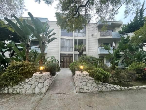 735 N  Sweetzer Ave #201, West Hollywood, CA 90069