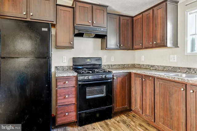 27 Briarwood Ln, Elmer, NJ 08318