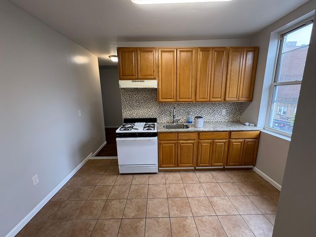 440 51st St #15E, West New York, NJ 07093